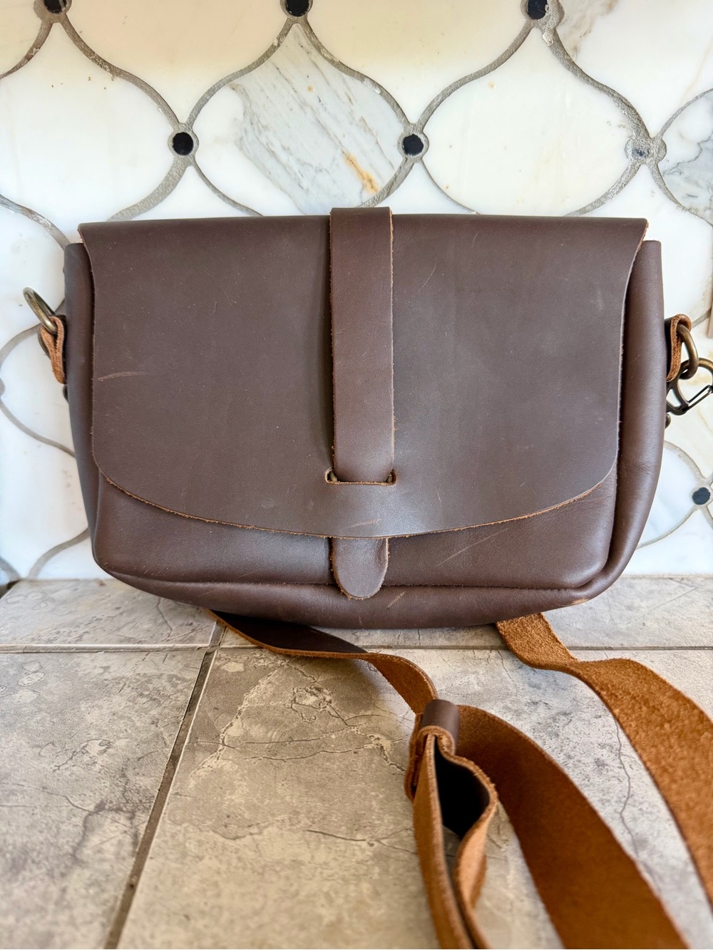 Saddle back leather Love 41 Crossbody